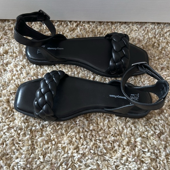 ✨Time and Tru sandals - Picture 4 of 5